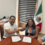 LA PROFESORA OLIVIA CARRERA CABRERA DEDICA UNAS PALABRAS AL MTRO. HÉCTOR AZAR